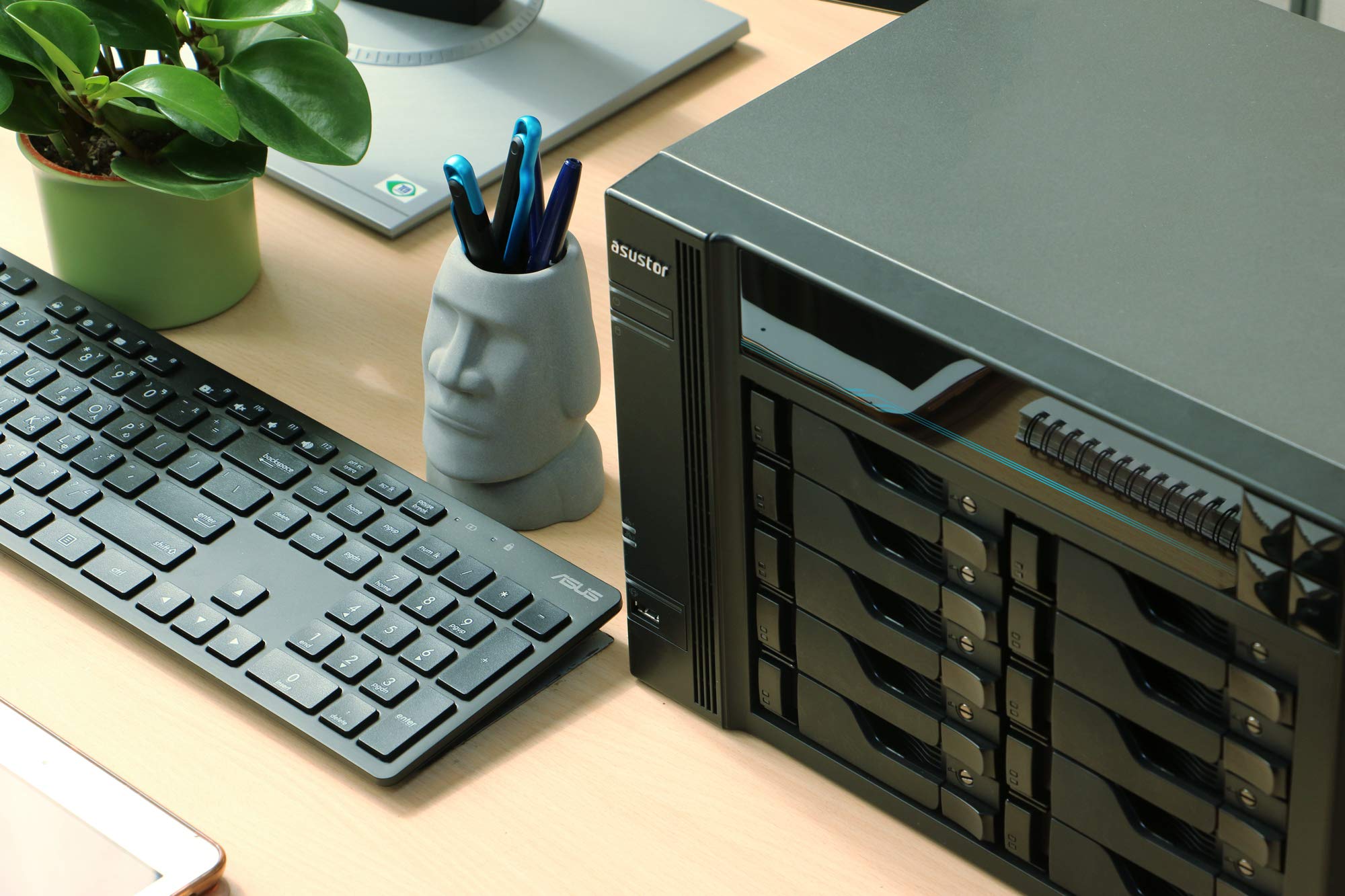 asustor-lockerstor-as6510t-nas-geh-use-10-bay-10gbe image 5